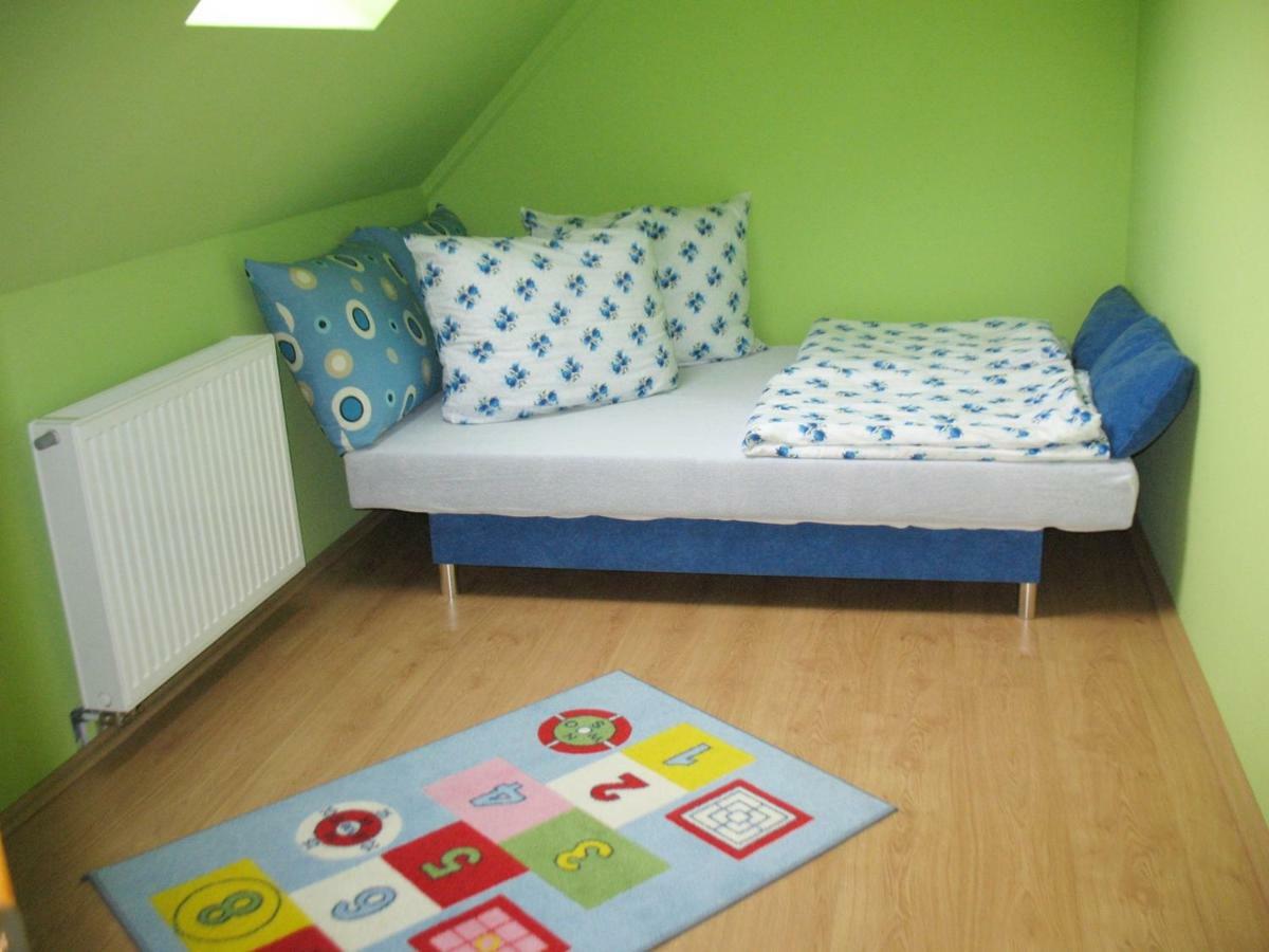 Menyhart Apartman Gyenesdiason 6 Fo Reszere Exterior foto